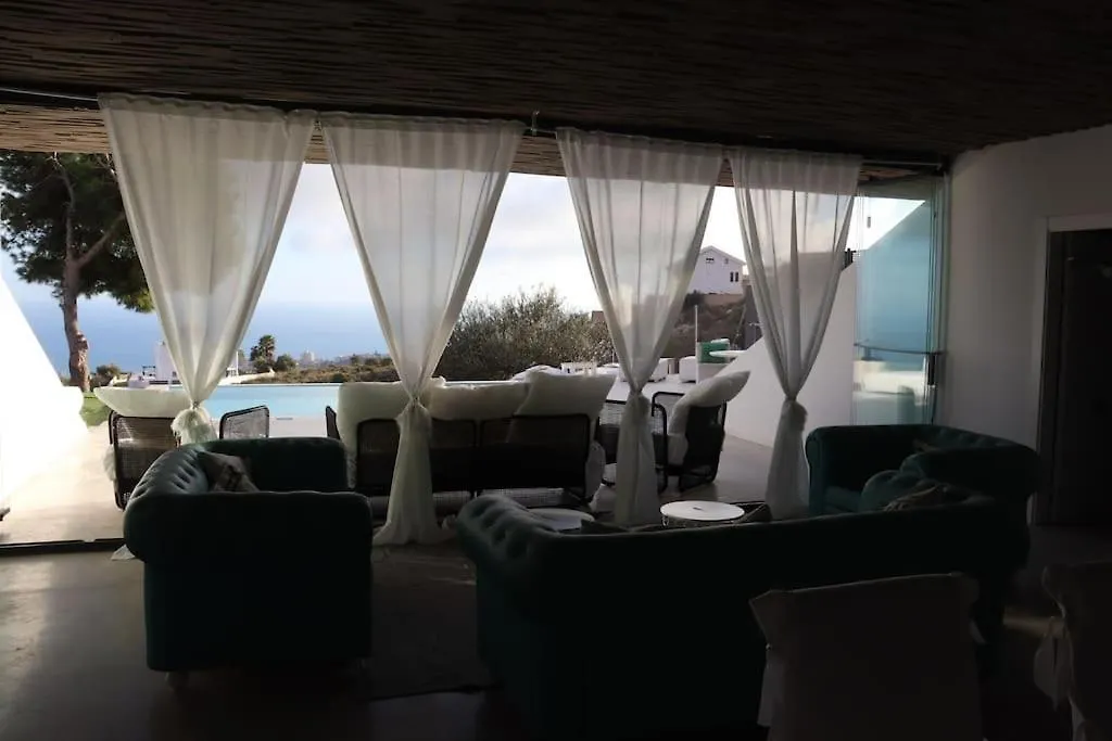 Amazing Villa In ベナルマデナ