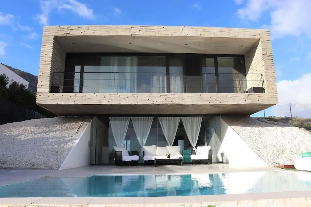 Amazing Villa In Benalmadena
