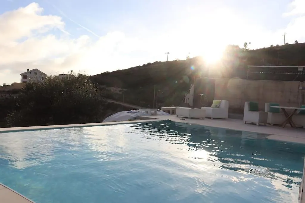 Amazing Villa In Benalmadena