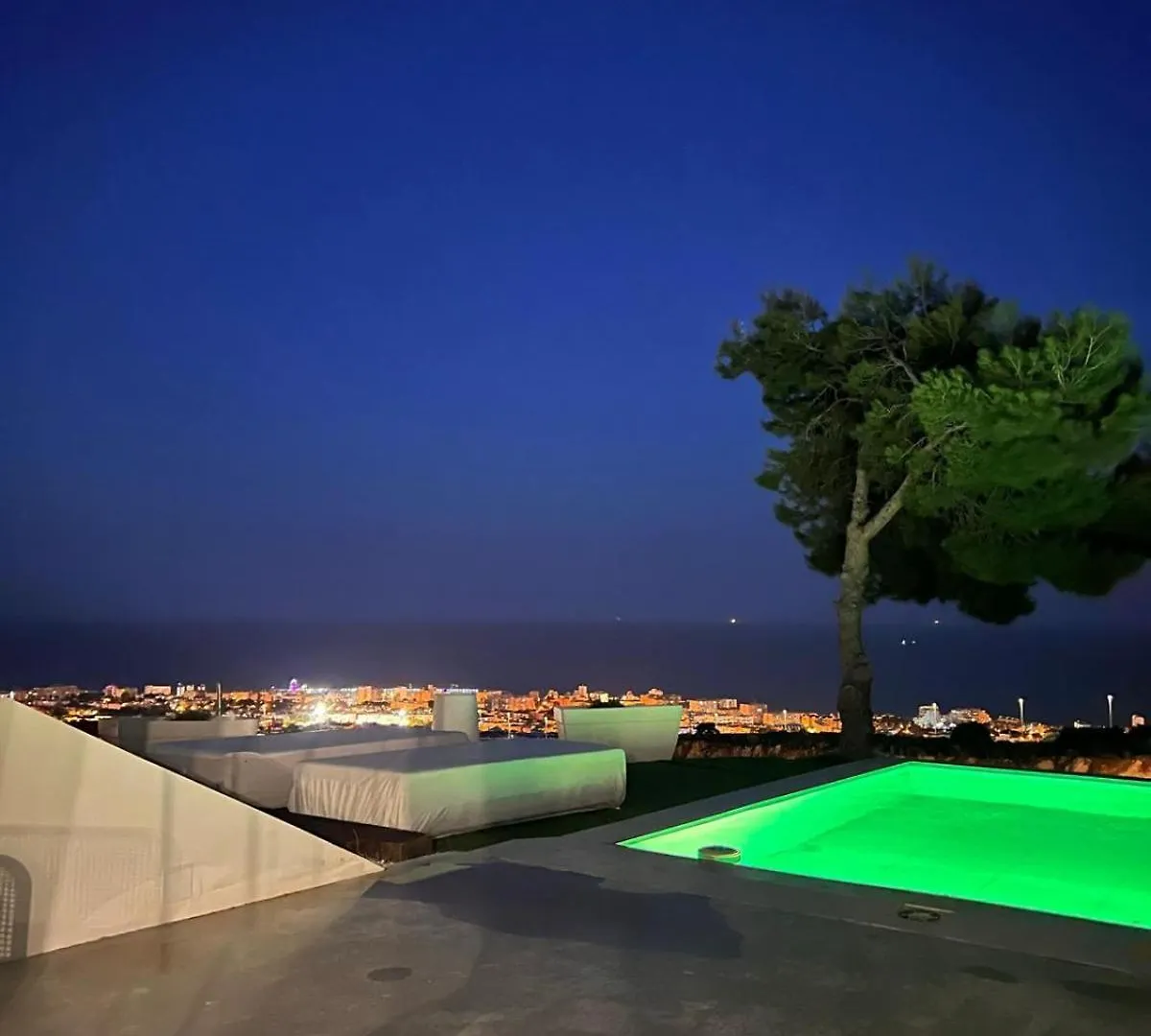 Amazing Villa In Benalmadena